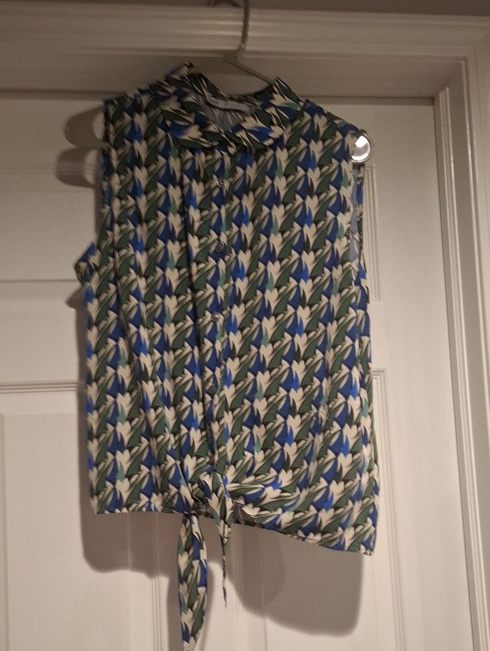 Sleeveless Tie-Front Printed Blouse - Blue/Green - Like New ✨
